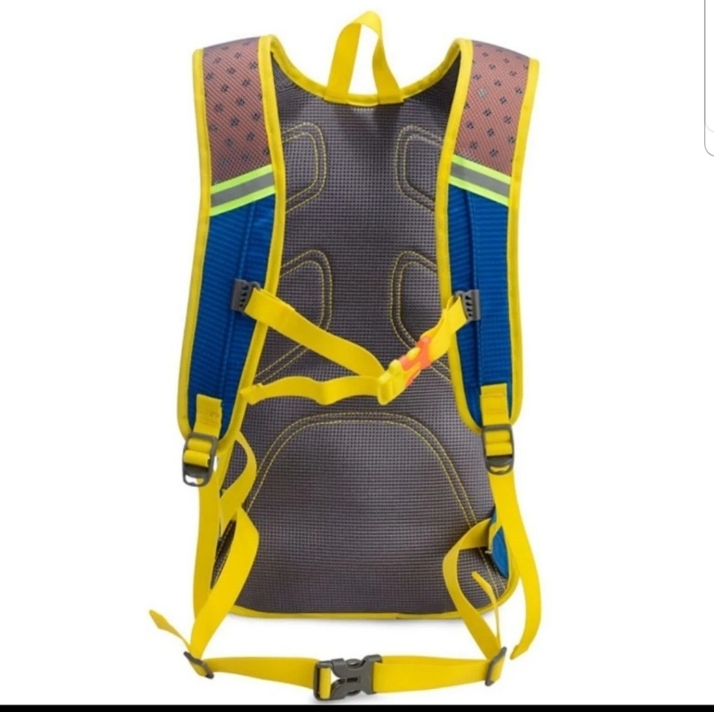 Hydration Backpack With 2L Bladder - Picture 7 of 8